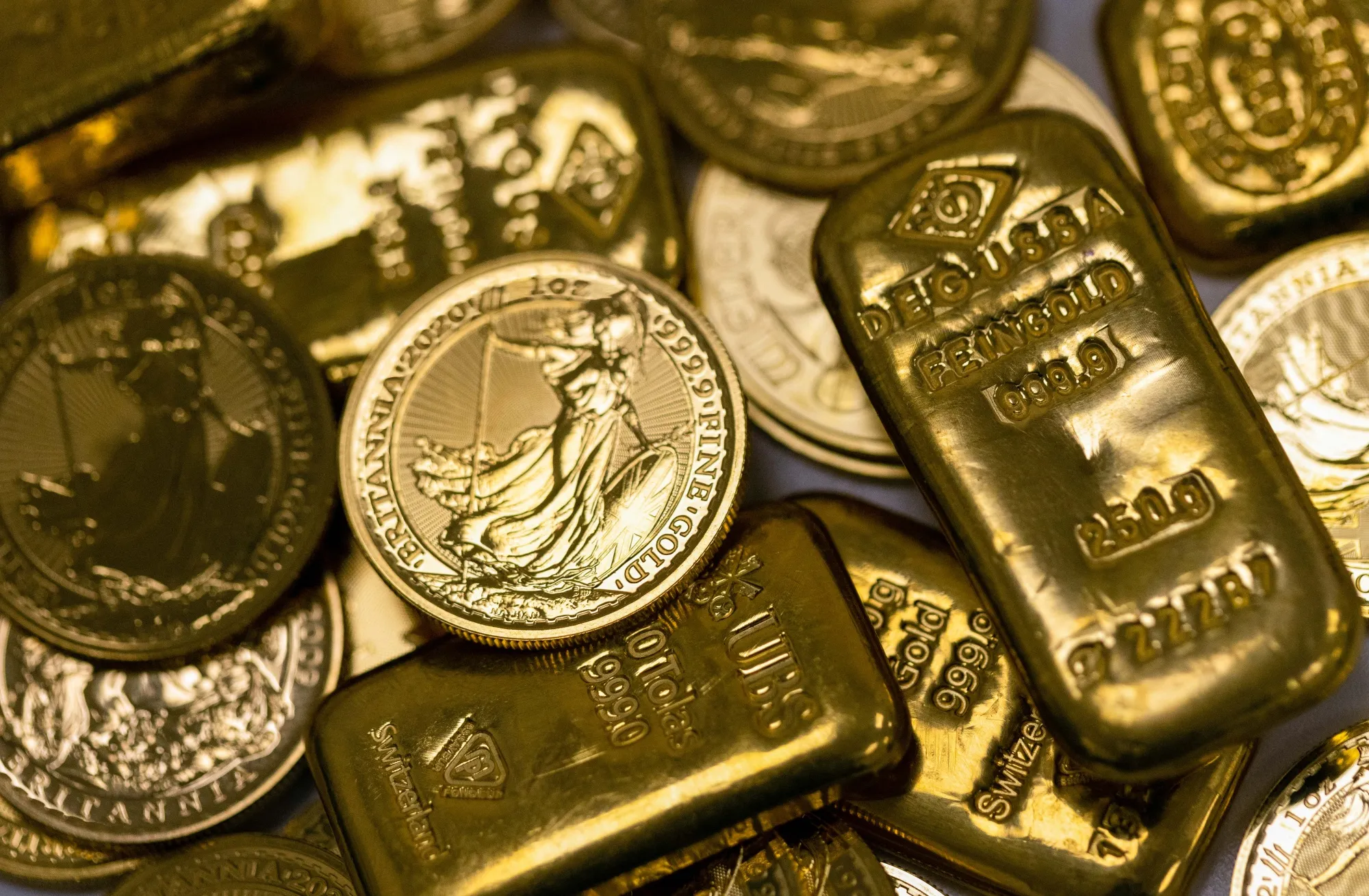 Gold bar connected to blockchain nodes symbolizing tokenized gold on digital platforms